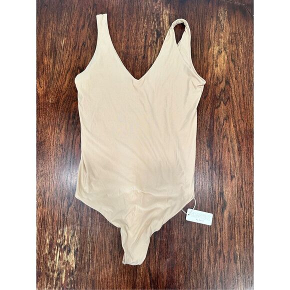 Aerie Smoothez Beige Sleeveless V Neck Bodysuit Size Medium New - Picture 2 of 4
